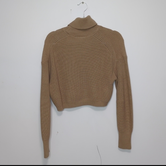 ✨Brand New  TWIST CROP HIGH NECK Knit✨ - Picture 6 of 6
